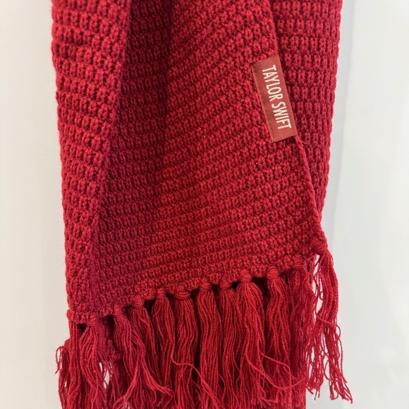 Taylor Swift All Too Well Red Scarf - Picture 1 of 4